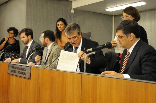 O relator, deputado Lafayette de Andrada, apresentou o substitutivo nº 1 - Foto:Guilherrme Bergamini