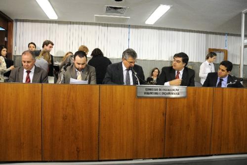 PLC também fixa prazo para regulamentação da jornada em 90 dias