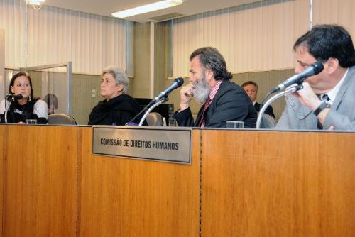 Deputados ouviram os relatos dos convidados e prometeram cobrar providências