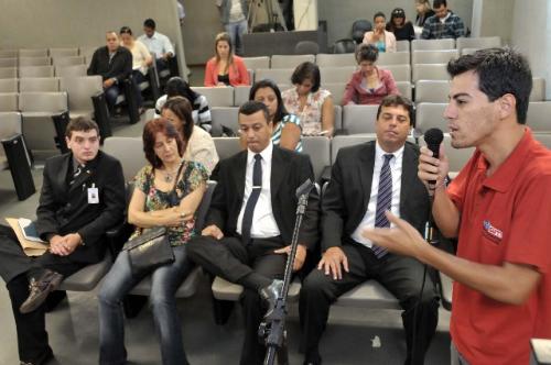 Leonardo Mendes (à dir.) pediu o apoio dos parlamentares