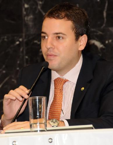 O deputado federal Gabriel Guimarães se comprometeu a mobilizar a bancada petista na Câmara a fim de derrubar a PEC