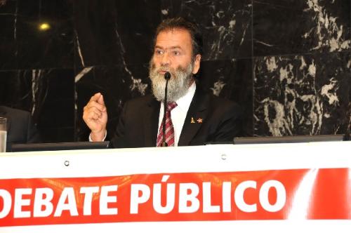 O deputado Durval Ângelo leu carta enviada pelo Sindepominas e pela Adepolc