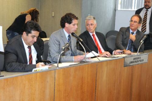 Comissão de Administração Pública aprovou dois requerimentos - Foto:Raíla Melo