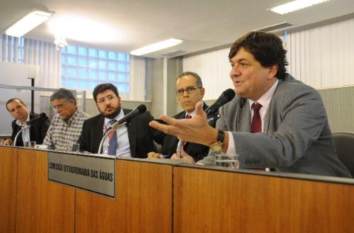 Parlamentares cobraram maior eficiência do governo