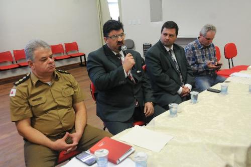 Maurício Vieira (à esquerda) informou que 90 militares serão preparados para a região.