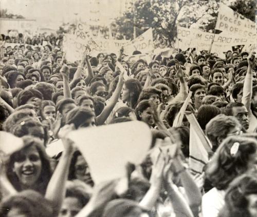 Assembleia de professores na ALMG durante movimento grevista de 1979